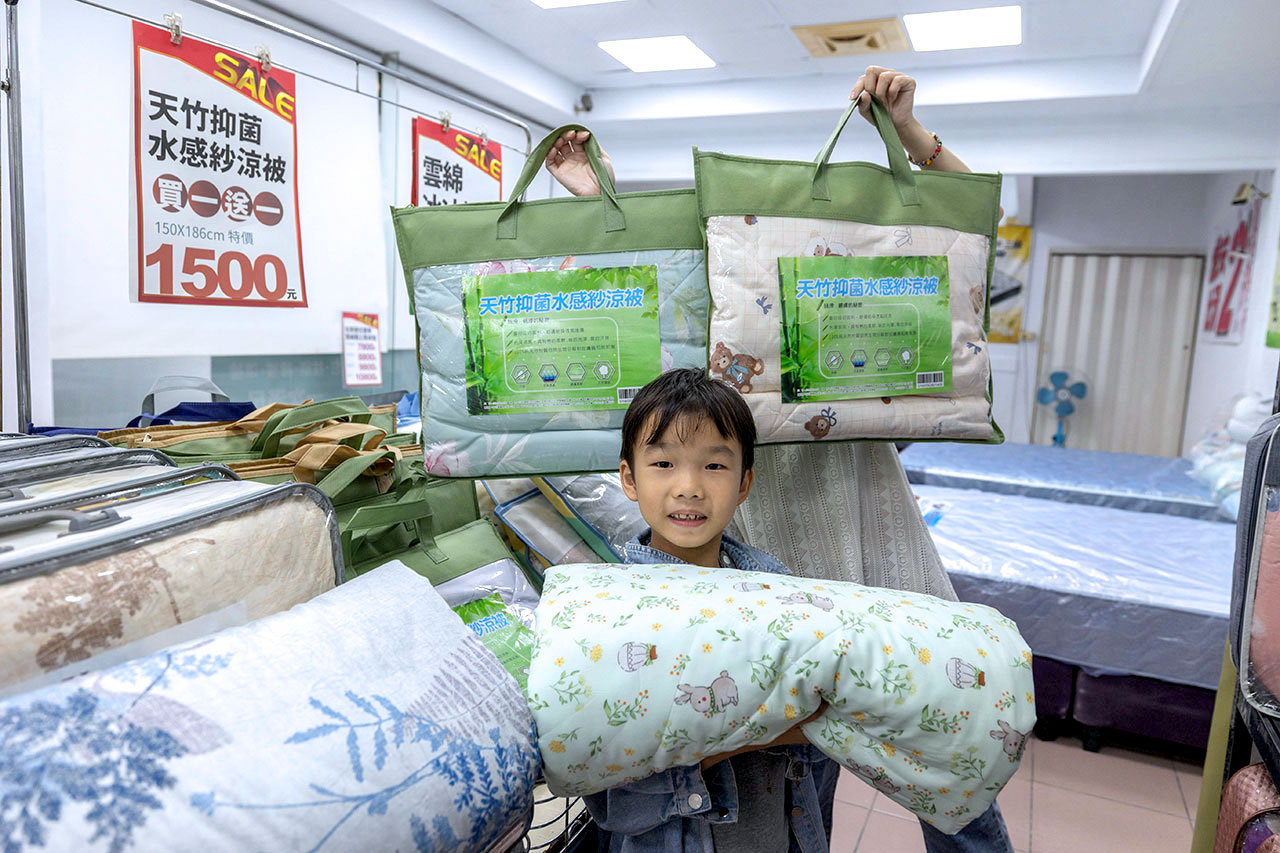 多寶寢具暢貨中心！最新草屯寢具特賣會開倉，天絲床包、枕頭、被子、床墊全館 2 折起！最新 2026 草屯寢具特賣會