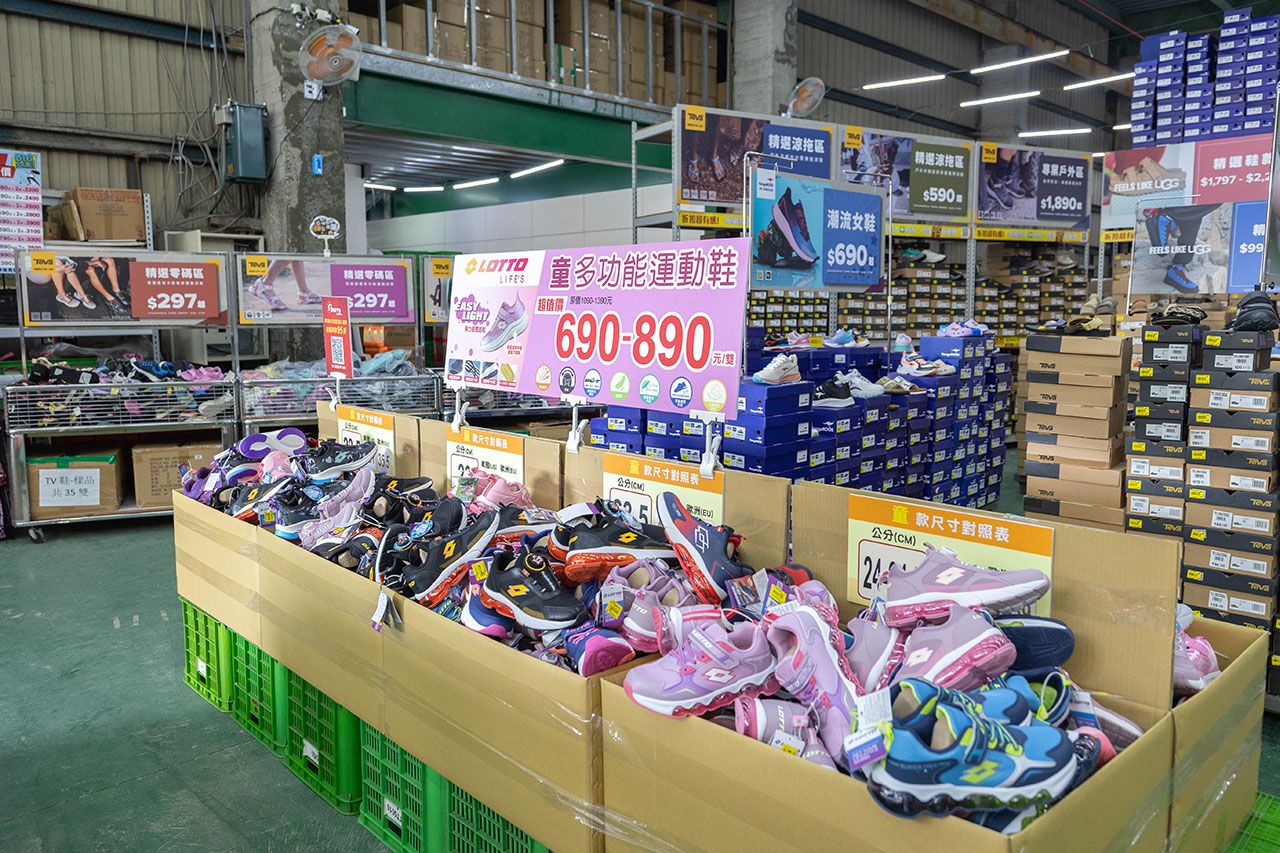 美力運動世界 台中中清特賣會開倉！童鞋、休閒鞋、戶外運動鞋早鳥全館下殺1折起，還有早鳥活動特賣金額再打8折，最新大雅鞋子特賣會報到！