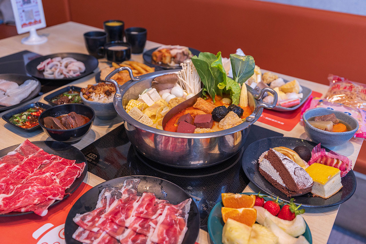 一個圓鍋｜台南超狂499起吃到飽火鍋，牛豬雞海鮮甜點剉冰近80樣自助吧美食，讓你一次吃到飽2026台南美食推薦