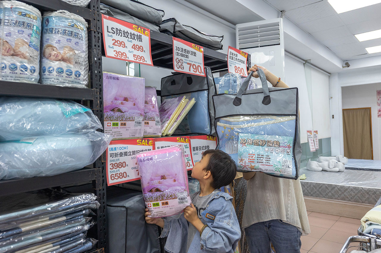 多寶寢具暢貨中心！最新草屯寢具特賣會開倉，天絲床包、枕頭、被子、床墊全館 2 折起！最新 2026 草屯寢具特賣會