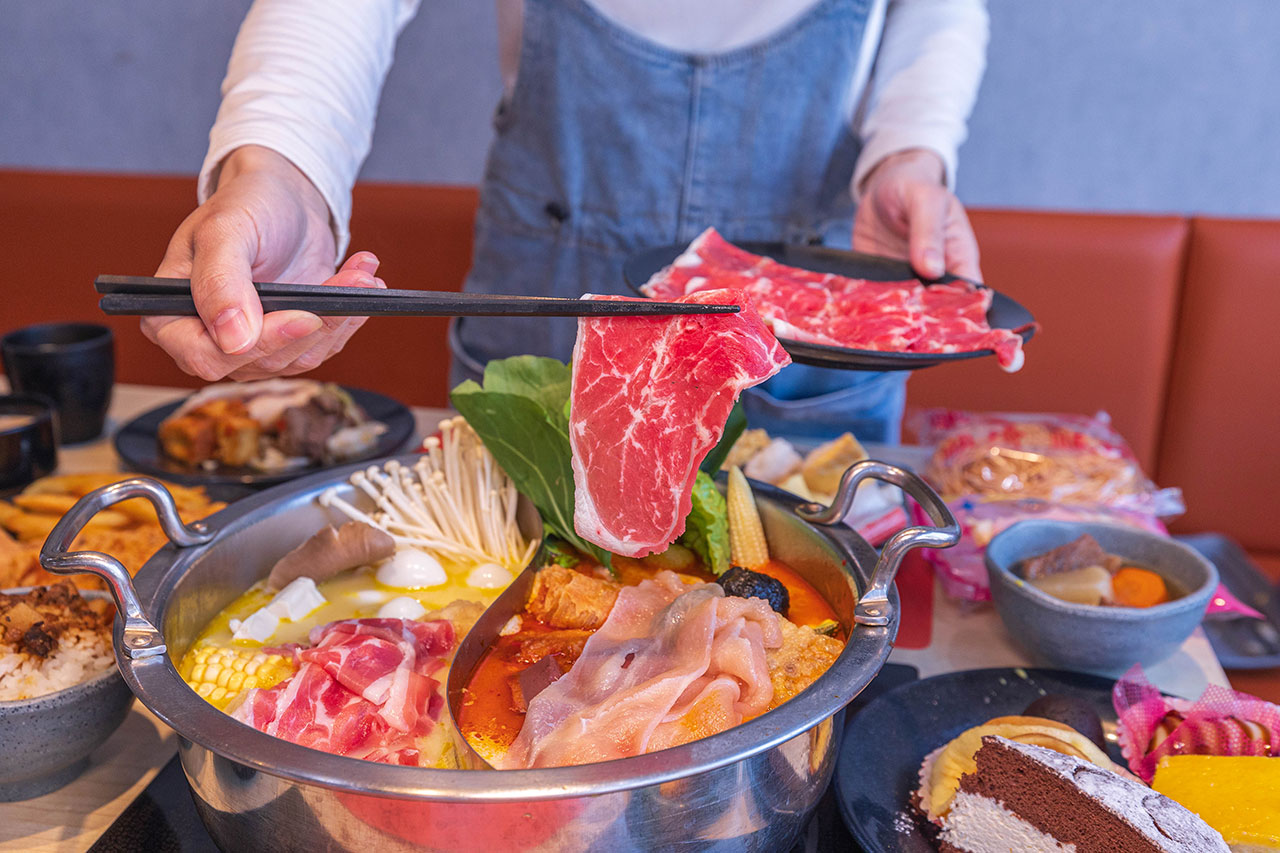 一個圓鍋｜台南超狂499起吃到飽火鍋，牛豬雞海鮮甜點剉冰近80樣自助吧美食，讓你一次吃到飽2026台南美食推薦