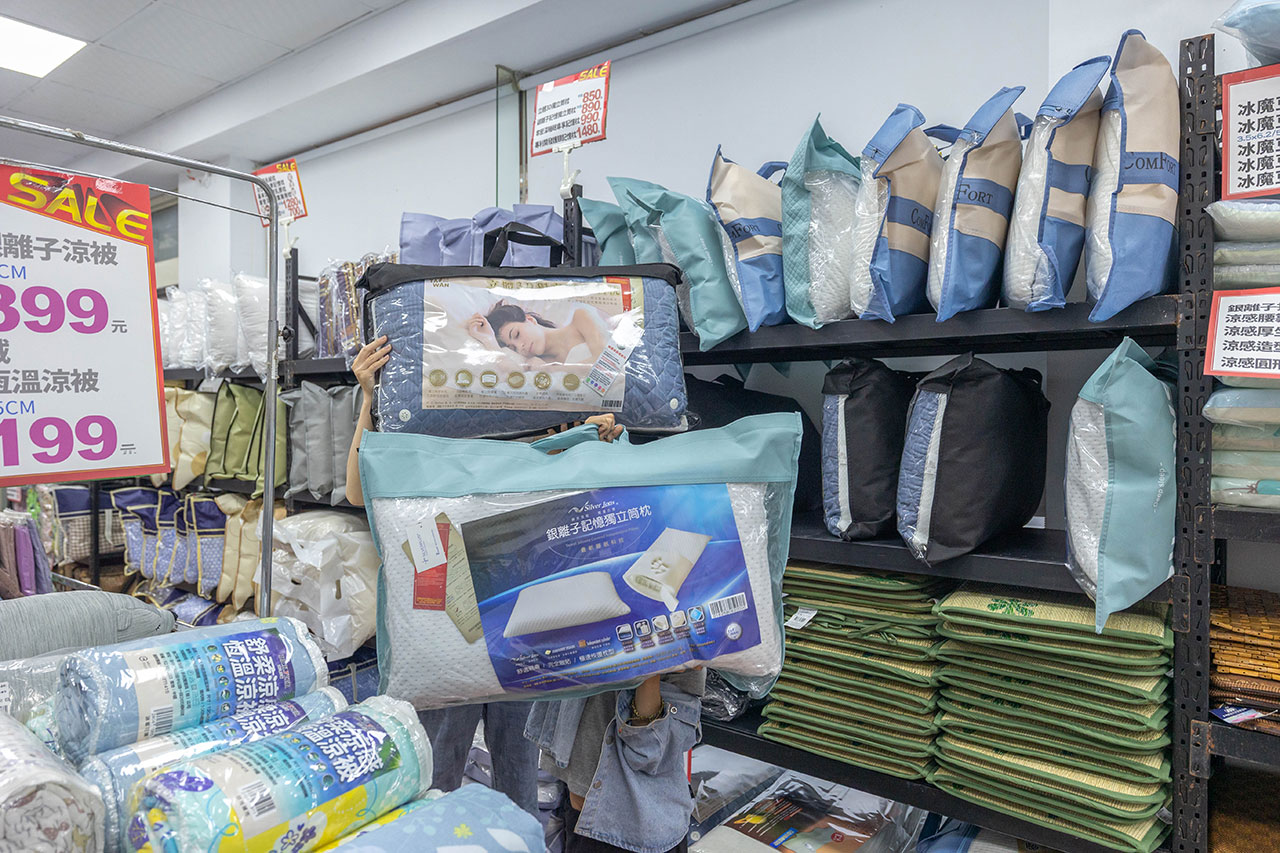 多寶寢具暢貨中心！最新草屯寢具特賣會開倉，天絲床包、枕頭、被子、床墊全館 2 折起！最新 2026 草屯寢具特賣會