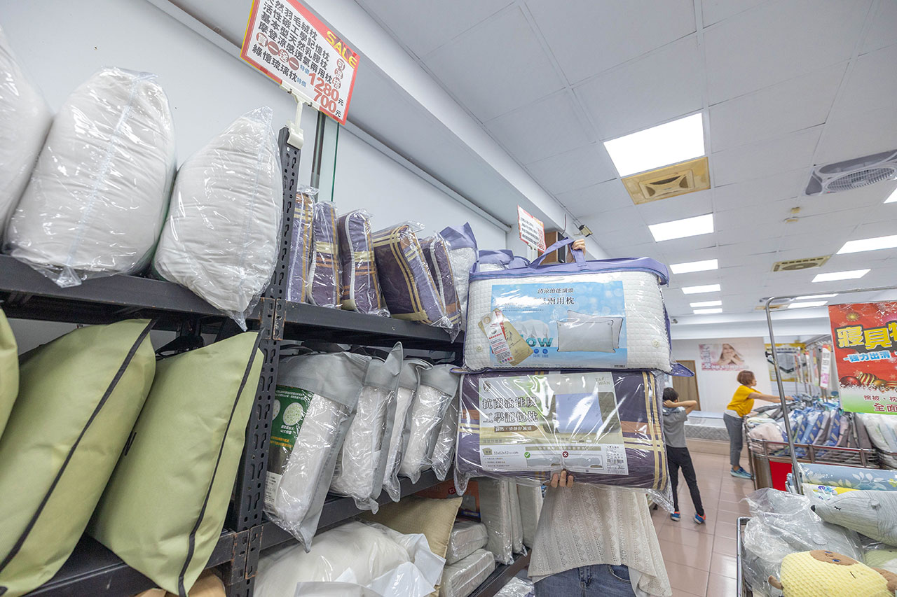 多寶寢具暢貨中心！最新草屯寢具特賣會開倉，天絲床包、枕頭、被子、床墊全館 2 折起！最新 2026 草屯寢具特賣會