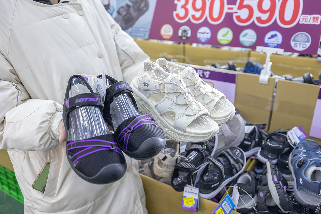 美力運動世界 台中中清特賣會開倉！童鞋、休閒鞋、戶外運動鞋早鳥全館下殺1折起，還有早鳥活動特賣金額再打8折，最新大雅鞋子特賣會報到！