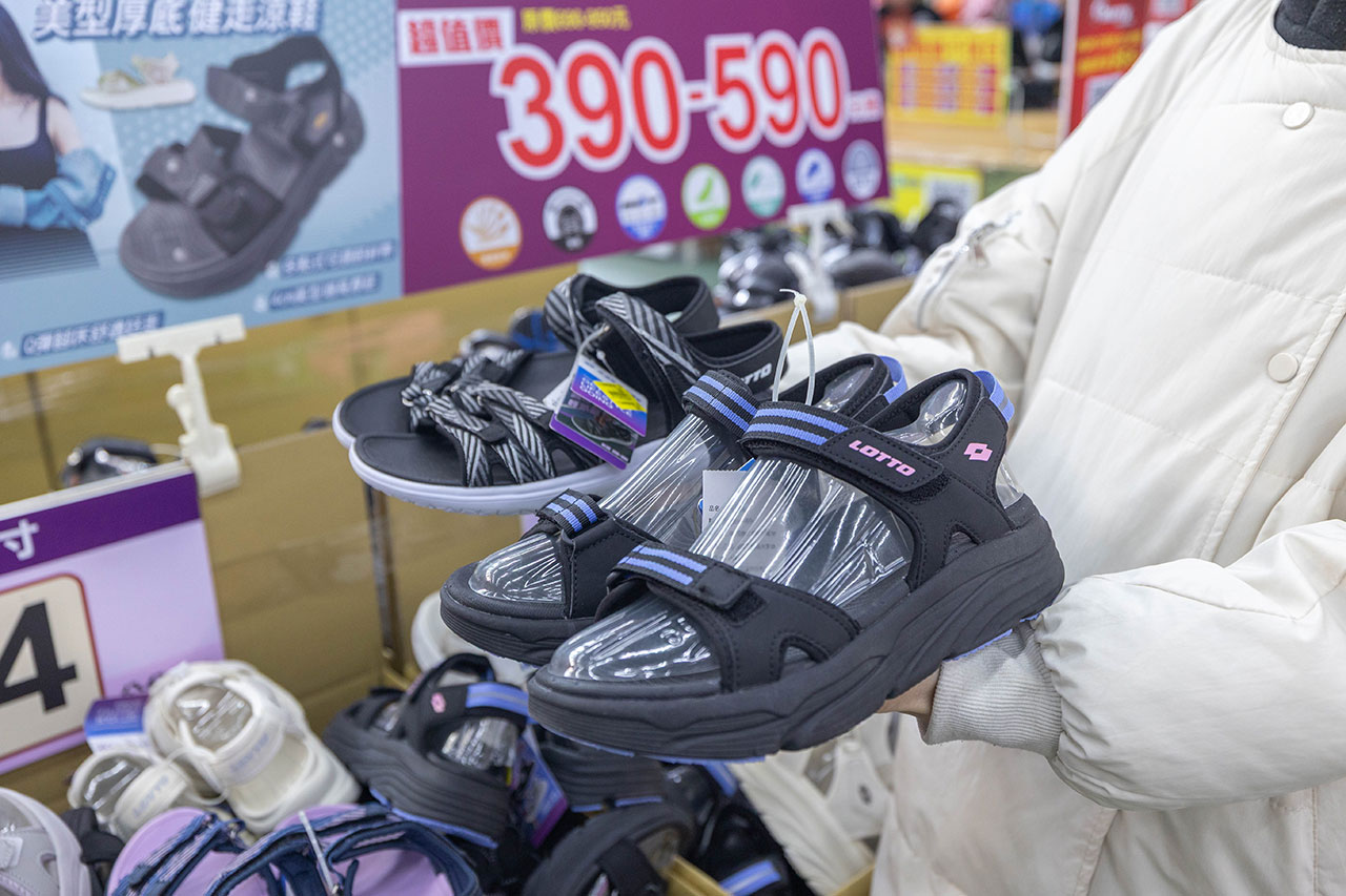 美力運動世界 台中中清特賣會開倉！童鞋、休閒鞋、戶外運動鞋早鳥全館下殺1折起，還有早鳥活動特賣金額再打8折，最新大雅鞋子特賣會報到！