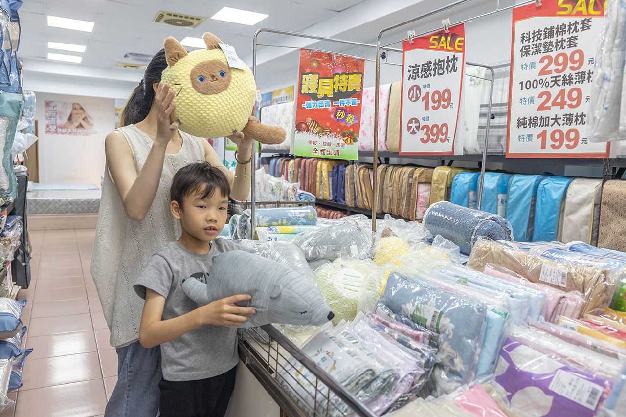 多寶寢具暢貨中心！最新草屯寢具特賣會開倉，天絲床包、枕頭、被子、床墊全館 2 折起！最新 2026 草屯寢具特賣會