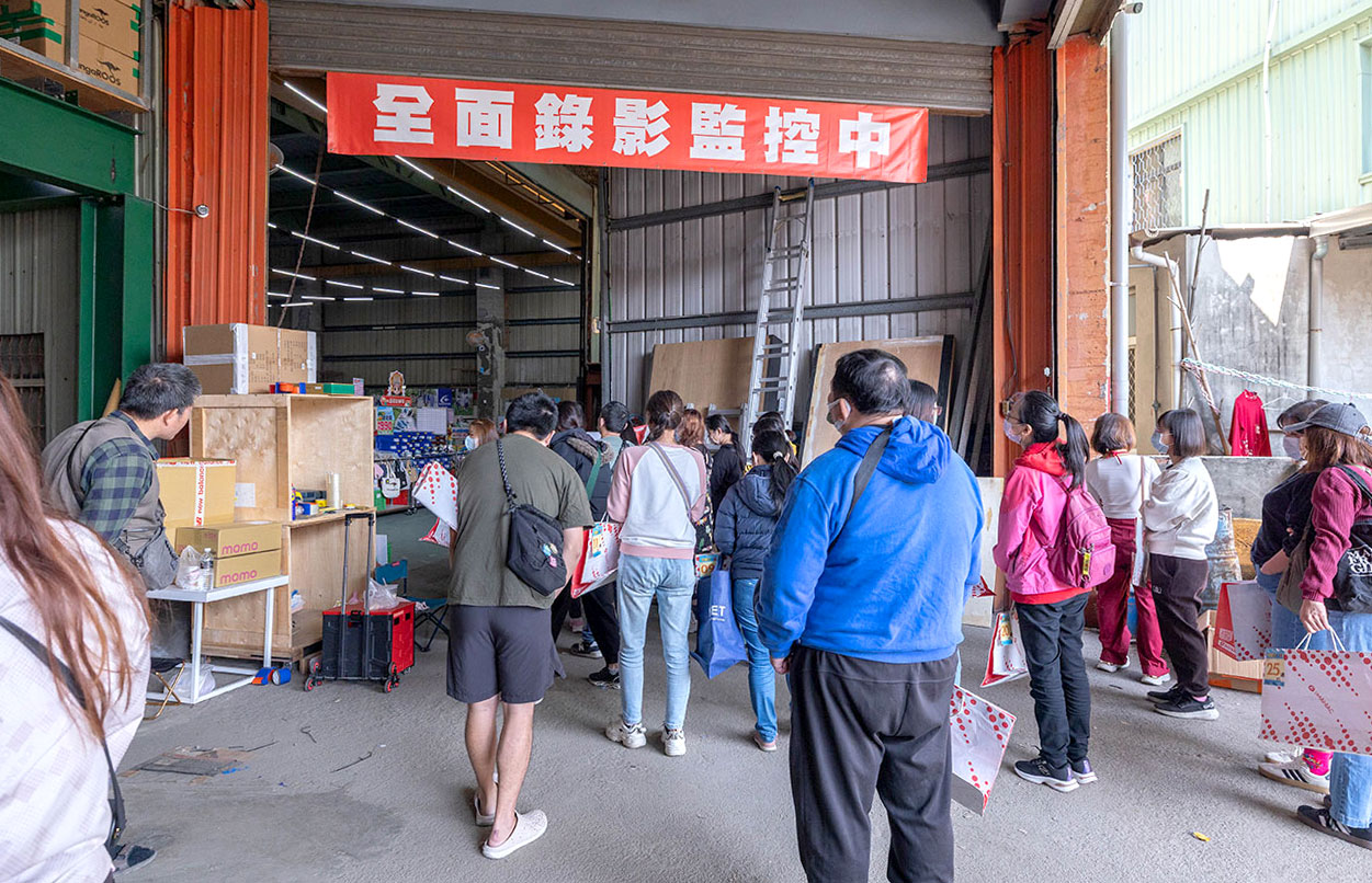 美力運動世界 台中中清特賣會開倉！童鞋、休閒鞋、戶外運動鞋早鳥全館下殺1折起，還有早鳥活動特賣金額再打8折，最新大雅鞋子特賣會報到！