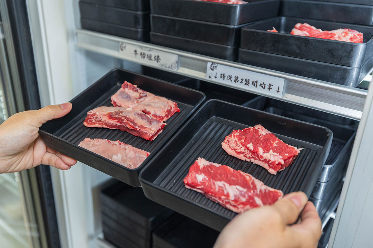 温家堡燒肉吃到飽｜台南永康區最強帝王蟹吃到飽，高級龍蝦海鮮，頂級牛肉、豬肉等近100樣海陸美食，超人氣台南吃到飽推薦