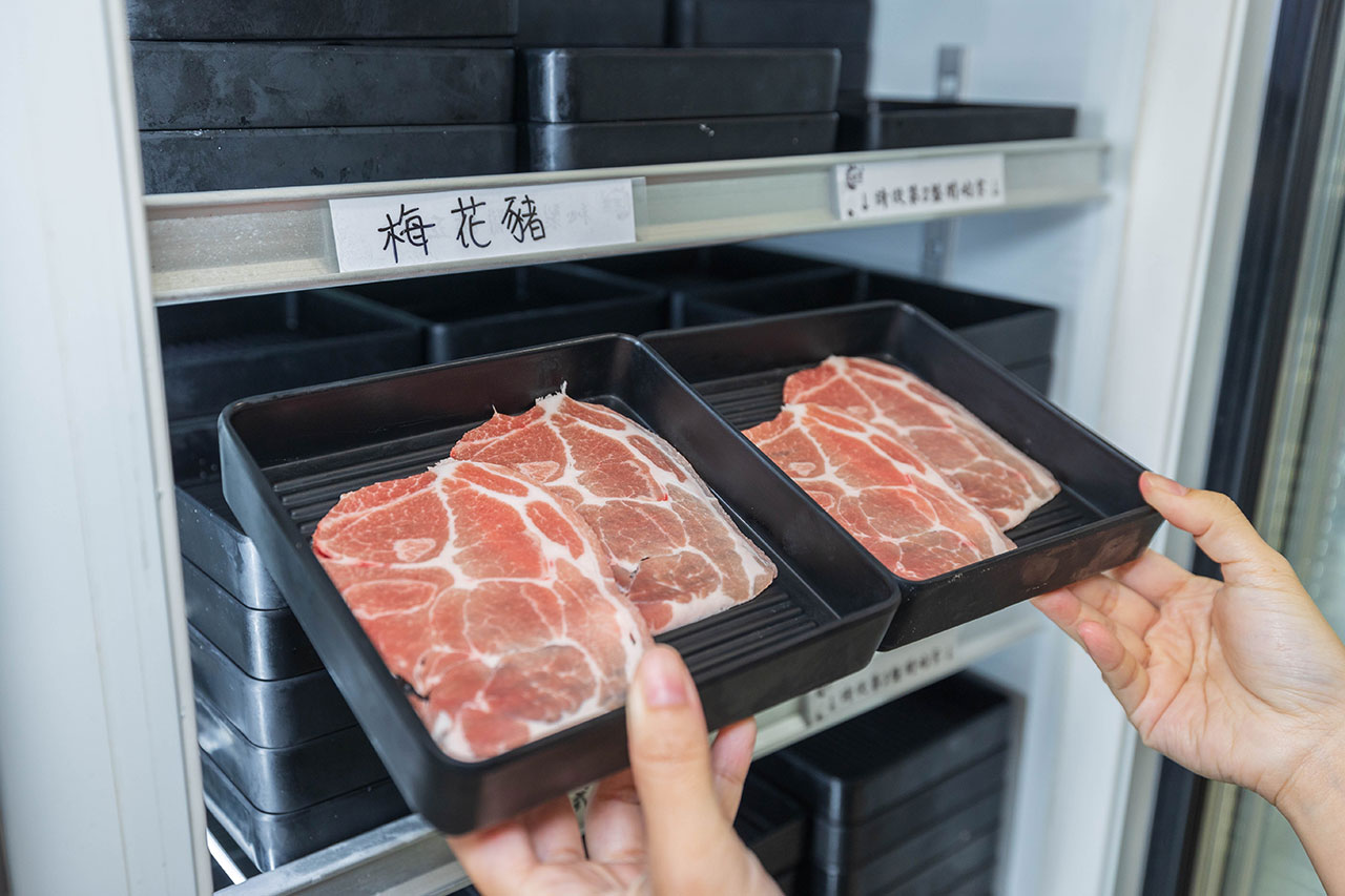 温家堡燒肉吃到飽｜台南永康區最強帝王蟹吃到飽，高級龍蝦海鮮，頂級牛肉、豬肉等近100樣海陸美食，超人氣台南吃到飽推薦