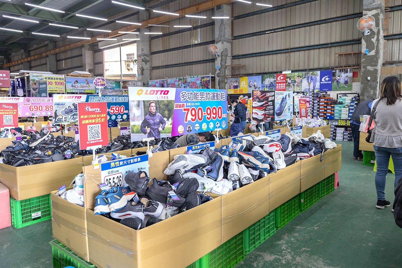 美力運動世界 台中中清特賣會開倉！童鞋、休閒鞋、戶外運動鞋早鳥全館下殺1折起，還有早鳥活動特賣金額再打8折，最新大雅鞋子特賣會報到！