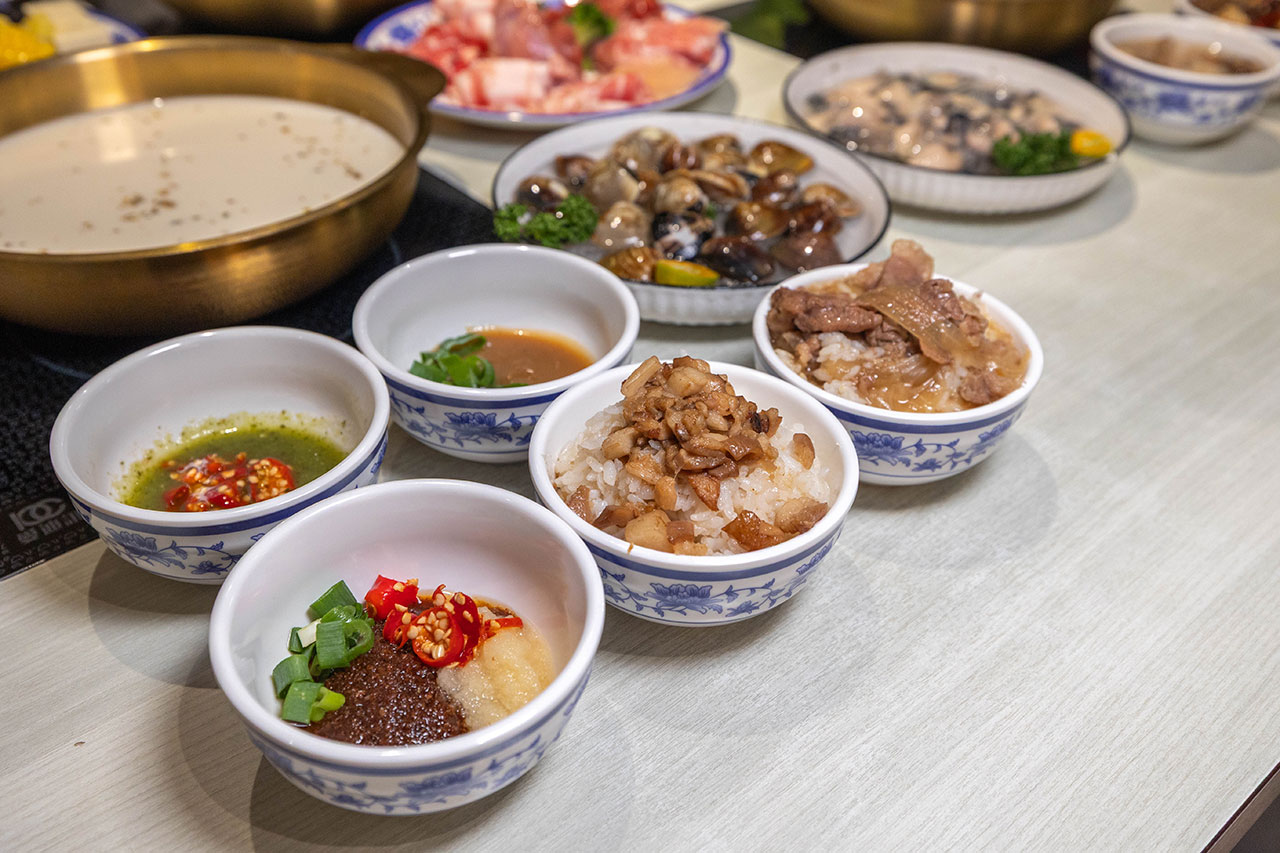 真涮吃到飽火鍋 北大店，新竹肉控必訪399起牛豬雞羊多種肉品無限吃！蔬食炸物飲料冰品自助吧隨你拿，最新2026新竹美食推薦