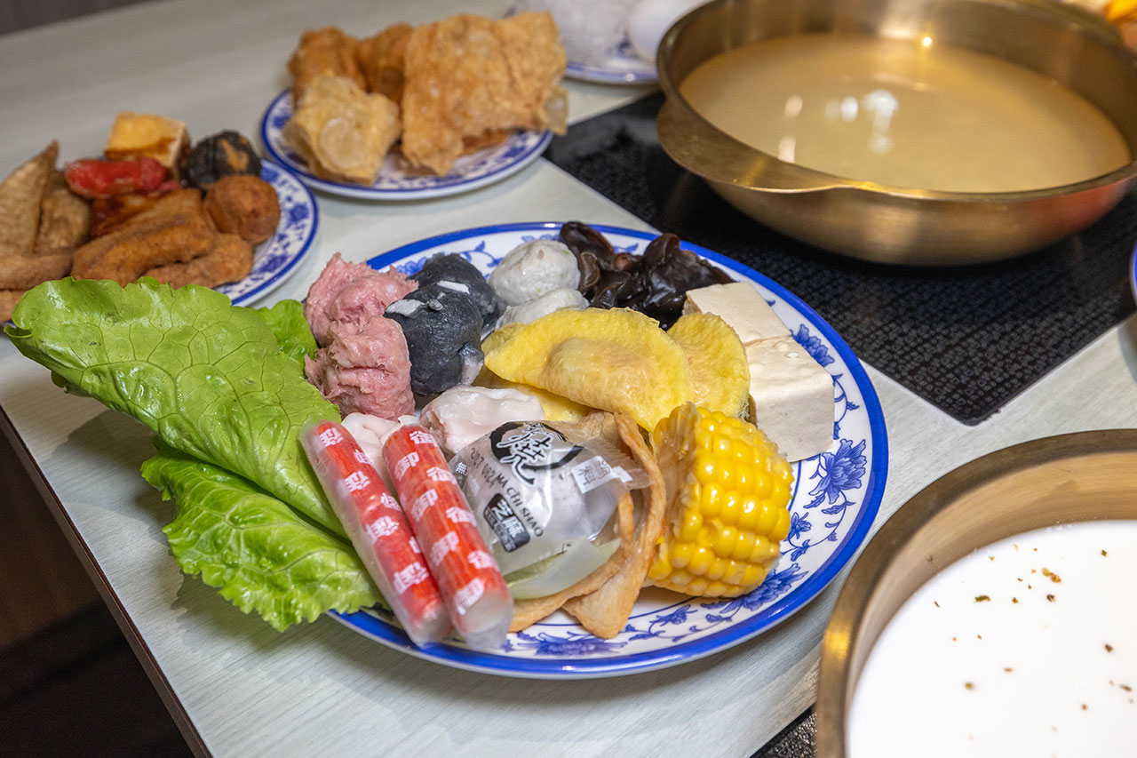 真涮吃到飽火鍋 北大店，新竹肉控必訪399起牛豬雞羊多種肉品無限吃！蔬食炸物飲料冰品自助吧隨你拿，最新2026新竹美食推薦