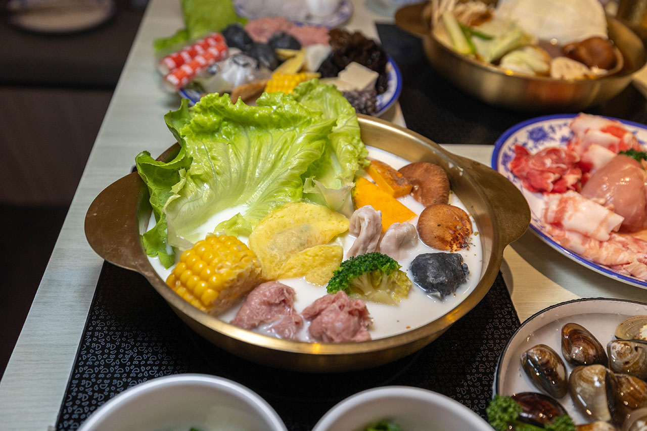 真涮吃到飽火鍋 北大店，新竹肉控必訪399起牛豬雞羊多種肉品無限吃！蔬食炸物飲料冰品自助吧隨你拿，最新2026新竹美食推薦