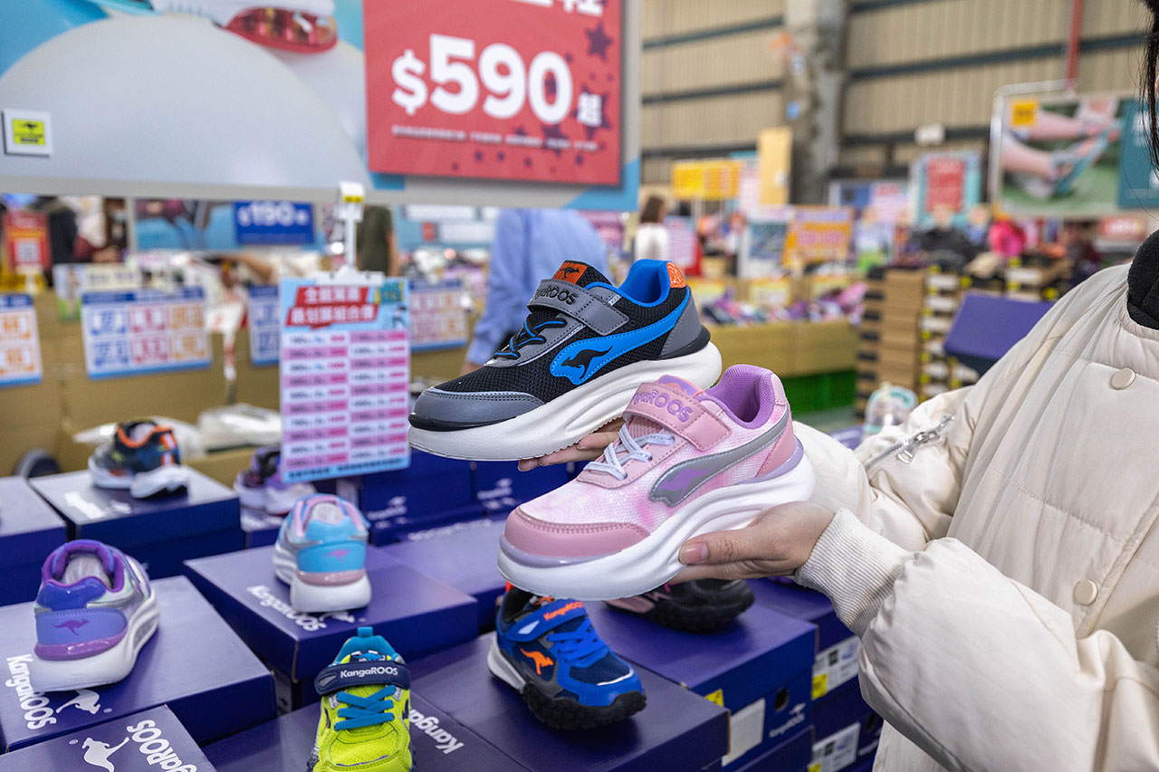 美力運動世界 台中中清特賣會開倉！童鞋、休閒鞋、戶外運動鞋早鳥全館下殺1折起，還有早鳥活動特賣金額再打8折，最新大雅鞋子特賣會報到！