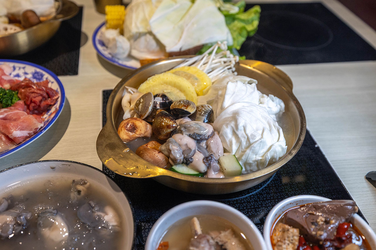 真涮吃到飽火鍋 北大店，新竹肉控必訪399起牛豬雞羊多種肉品無限吃！蔬食炸物飲料冰品自助吧隨你拿，最新2026新竹美食推薦