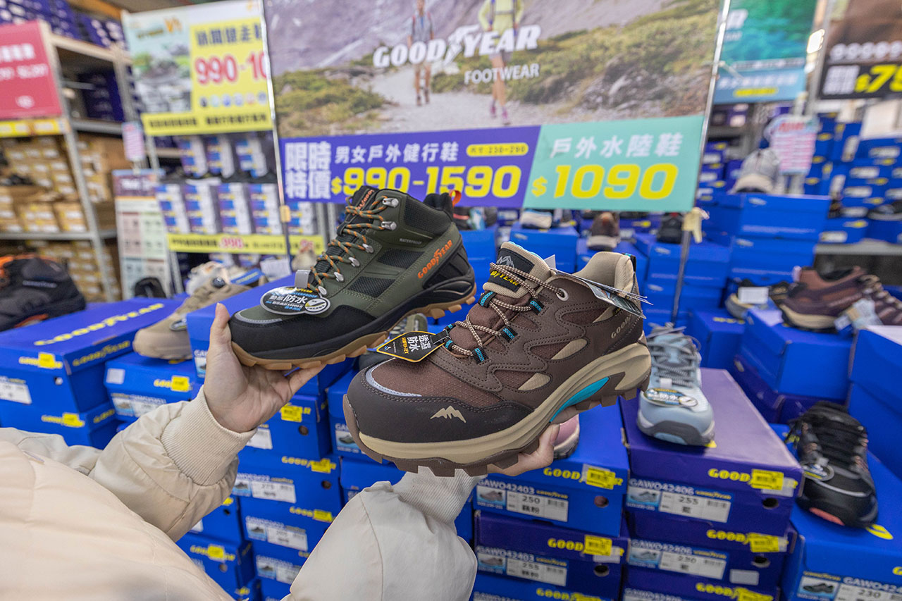 美力運動世界 台中中清特賣會開倉！童鞋、休閒鞋、戶外運動鞋早鳥全館下殺1折起，還有早鳥活動特賣金額再打8折，最新大雅鞋子特賣會報到！