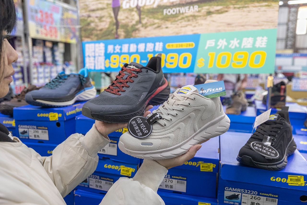 美力運動世界 台中中清特賣會開倉！童鞋、休閒鞋、戶外運動鞋早鳥全館下殺1折起，還有早鳥活動特賣金額再打8折，最新大雅鞋子特賣會報到！