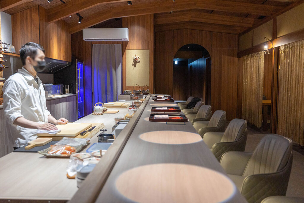 台中無菜單推薦船艙天 料理頂級天婦羅 Omakase 究極盛宴，九州松葉蟹、海膽鮪魚海苔包，最新2026台中北屯區美食推薦