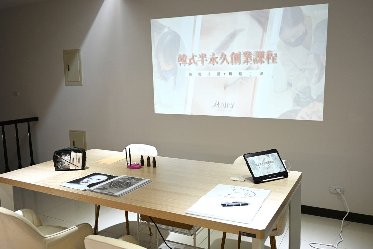 台中霧眉推薦rainy aesthetic art